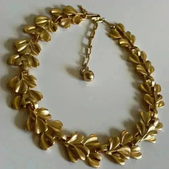 Luxury European Goddess Necklace - Picture 6 of 9